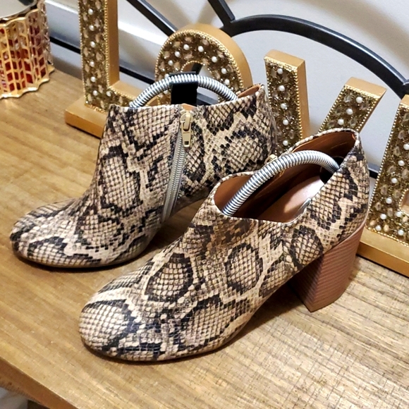 Report Shirley Snake Print Ankle Booties Sz 7 - Picture 4 of 8